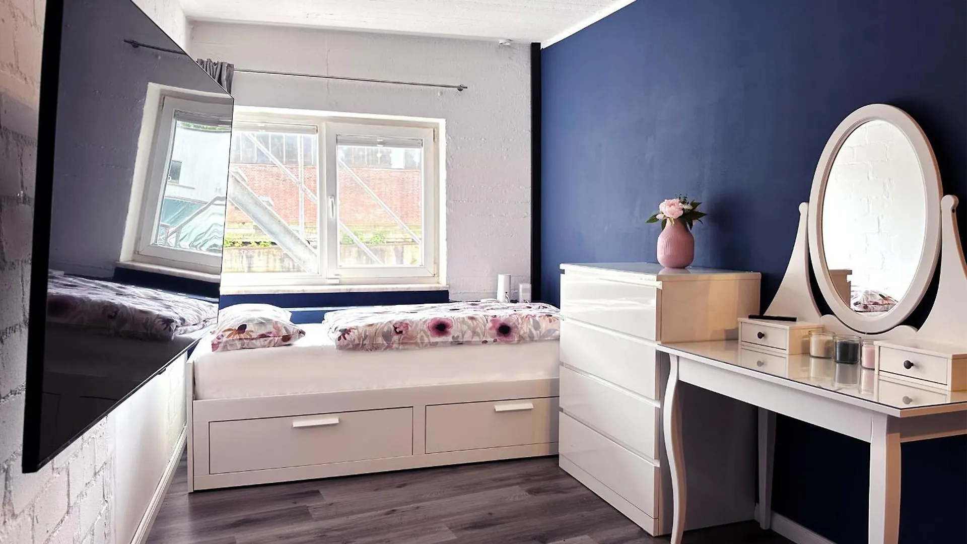 Exklusives Hafen-Appartement Mit Whirlpool, Mit Wasserblick, City-Nah & Eigenem Parkplatz Hamburg 0*,  Germany