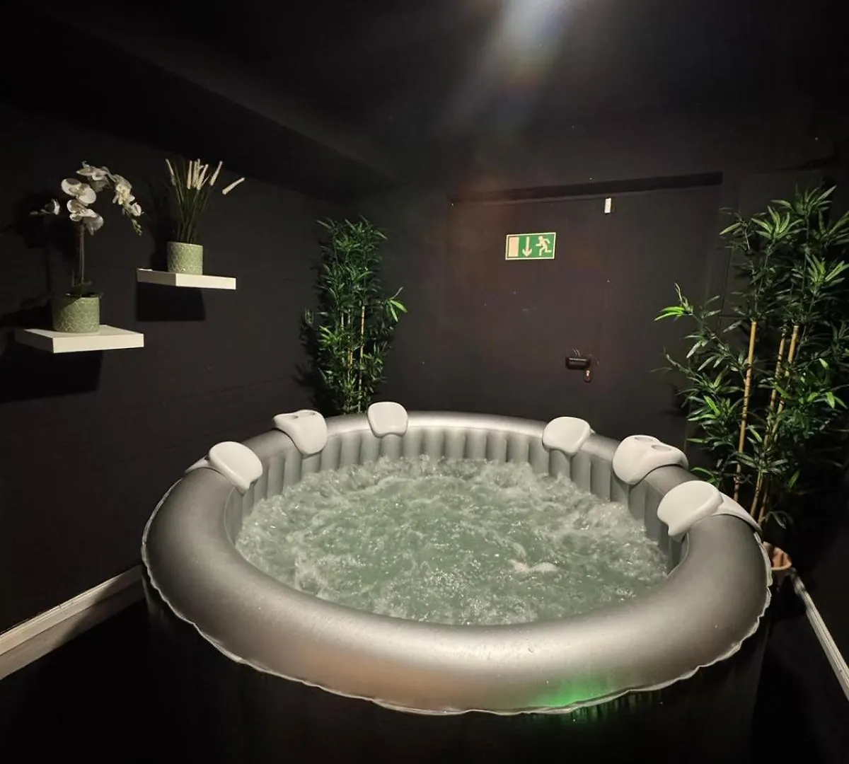 Exklusives Hafen-Appartement Mit Whirlpool, Mit Wasserblick, City-Nah & Eigenem Parkplatz Hamburg Germany